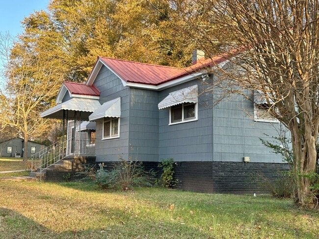 Foto del edificio - 3 Bedroom Newly Renovated Home in Central SC