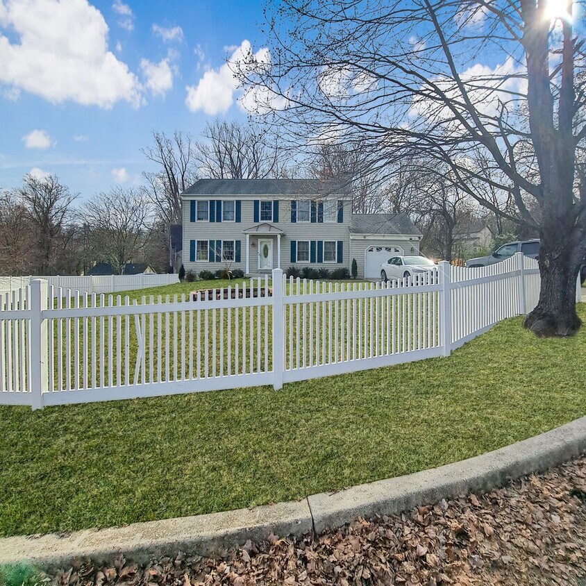 Foto principal - Beautiful Corner Lot 1-Car Garage w/3 Bedr...