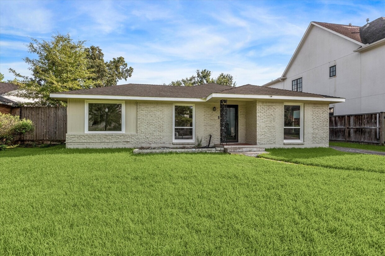 Primary Photo - 3607 Blue Bonnet Blvd