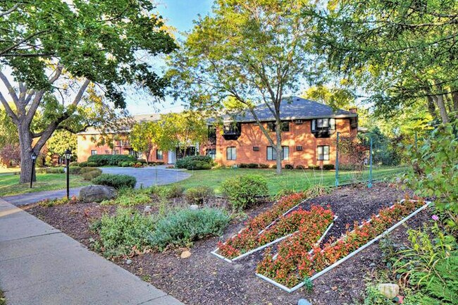 Foto del edificio - Whitcomb Square Senior Apartment Homes (55+)