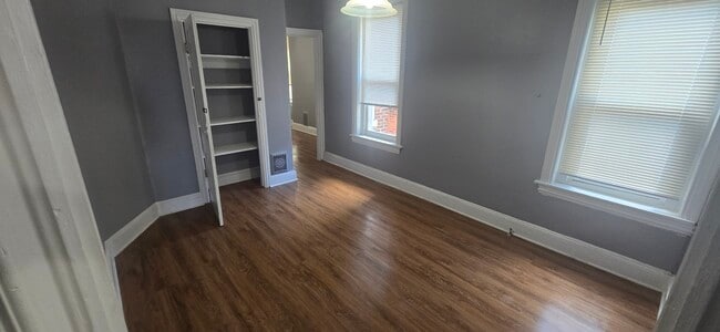 Foto del edificio - 404 Rutherford Ave