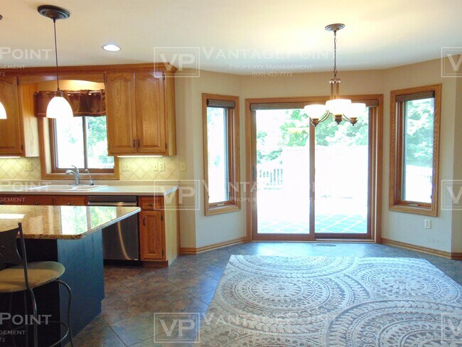 Foto del edificio - 2244 Warm Springs Ct