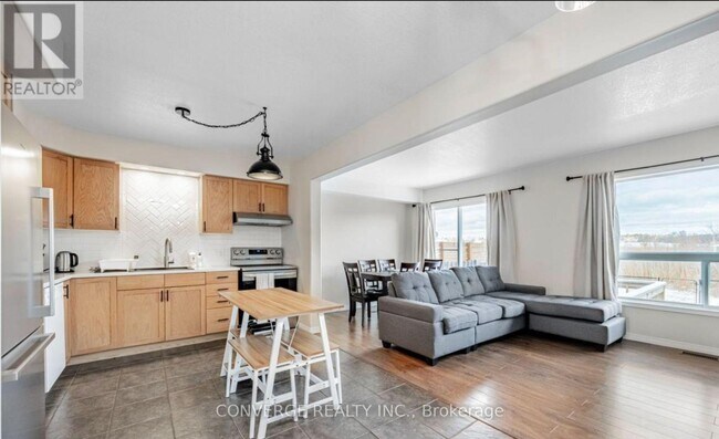 Photo du bâtiment - 60 Shephard Ave