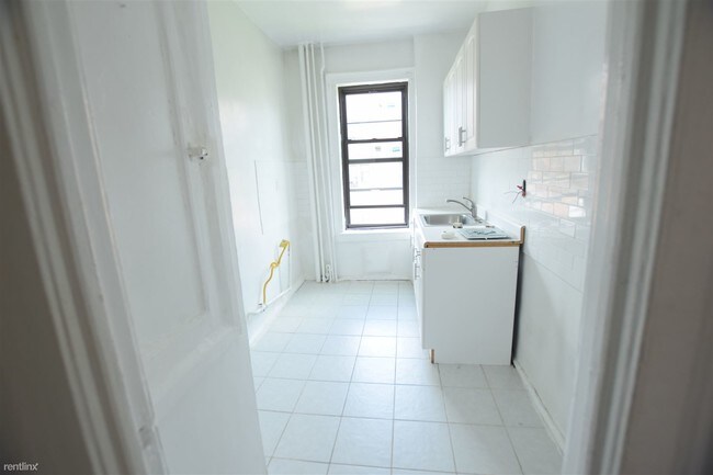 Building Photo - 674 47th St