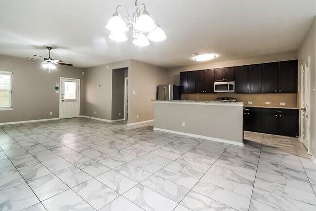 Building Photo - 6935 Hazelnut Ln