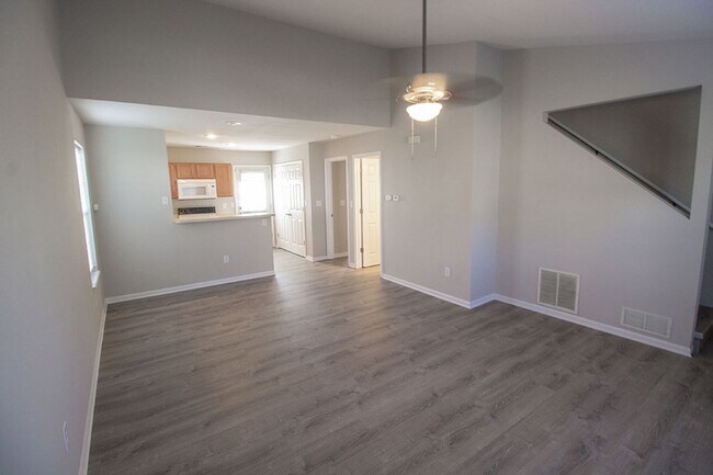 Building Photo - Affordable 3 Bedroom Duplex