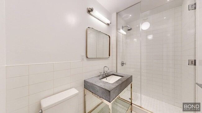 Building Photo - 452 Broome St