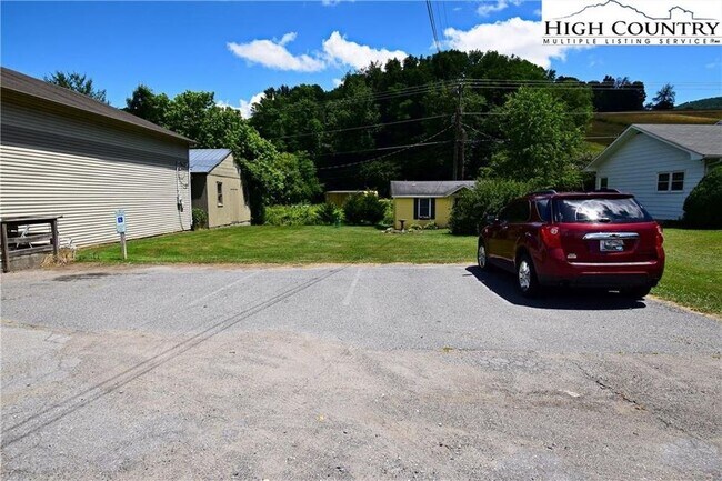Foto del edificio - 5012 US Highway 421 N