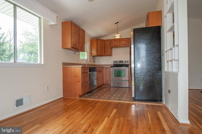 Building Photo - 6331 Colette Dr