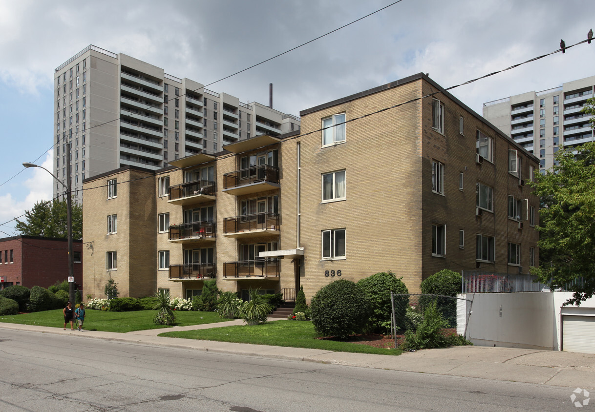 Primary Photo - 836 Roselawn Ave
