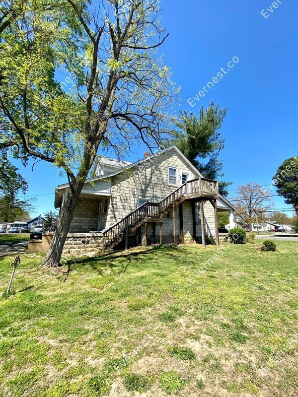 Building Photo - 901 E Nine Mile Rd