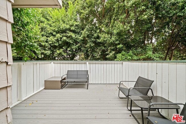 Foto del edificio - 7904 Topanga Canyon Blvd