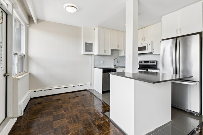 2BR, 1BA - 788SF - Kitchen/Dining Room - 82 Warren Road