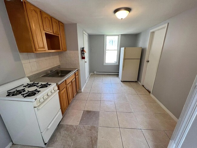 Building Photo - 142 Inslee Pl