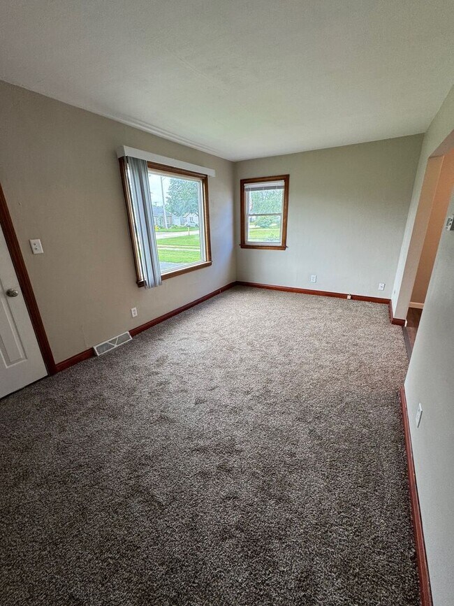 Foto del edificio - Two Bedroom One Bathroom Home in Machesney...