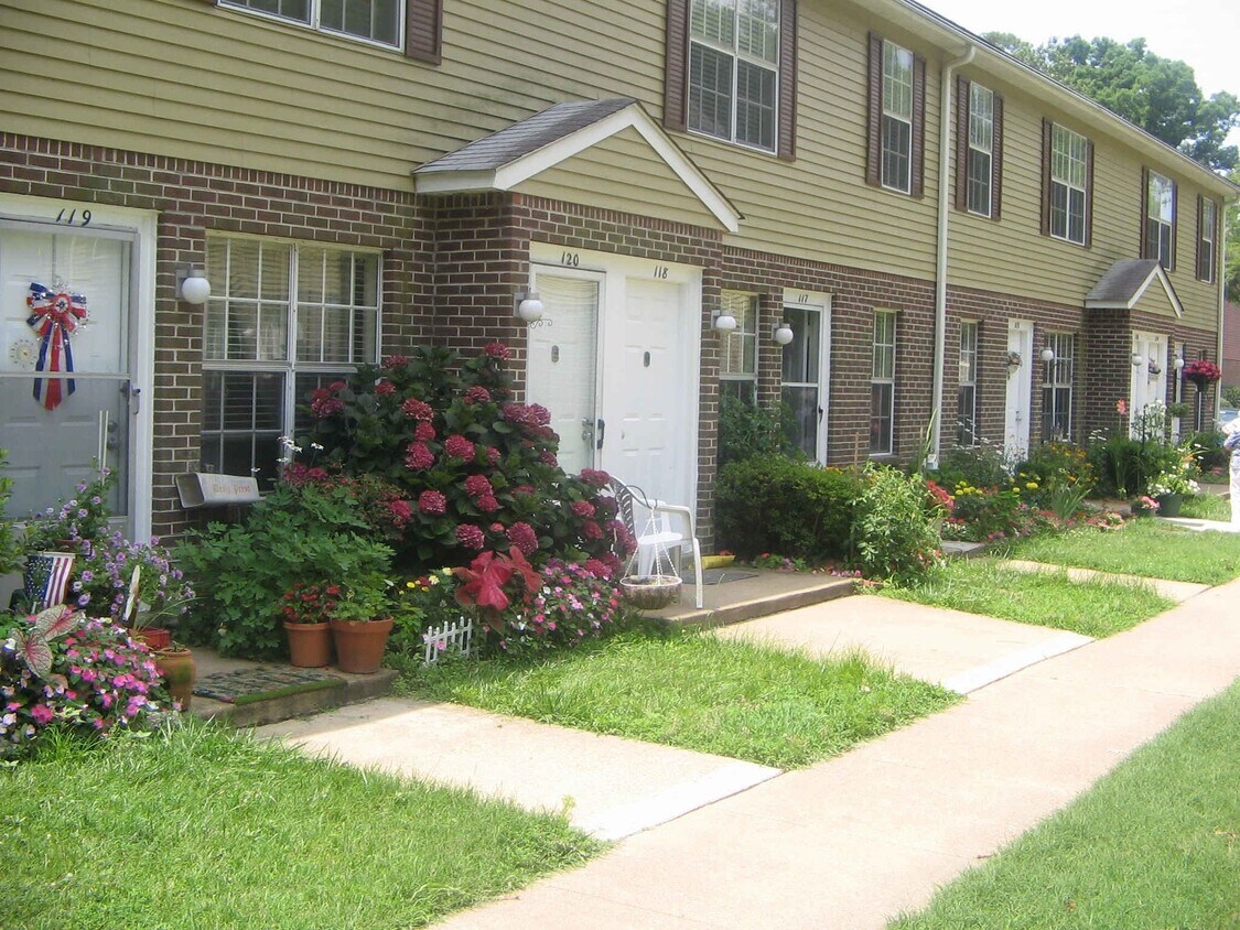 Building Photo - 900 Daphia Cir