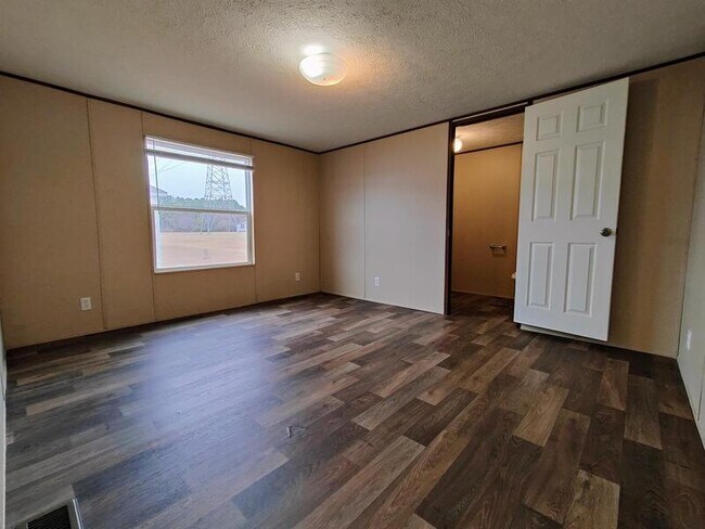 Foto del edificio - 309 W Tower Ln