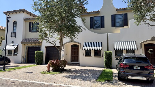 Building Photo - 420 Via Villagio