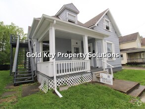 Building Photo - 907 W Main St