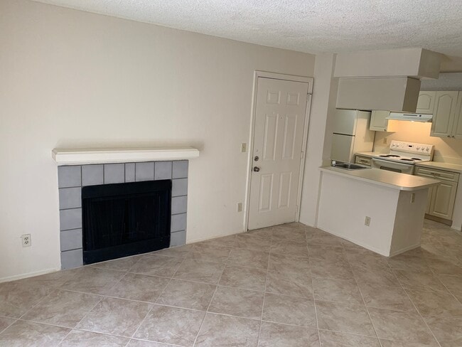 Building Photo - 2550 N Alafaya Trail