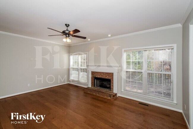 Building Photo - 116 Royal Gala Dr