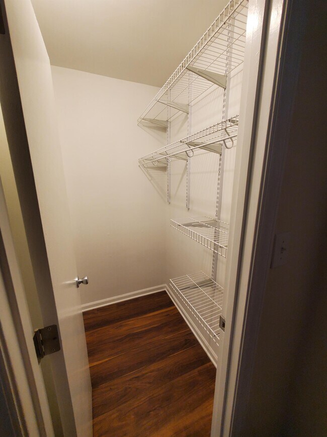 Foto del edificio - 1534 Lakedell Dr
