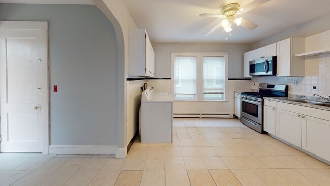 Building Photo - 376 Fellsway W
