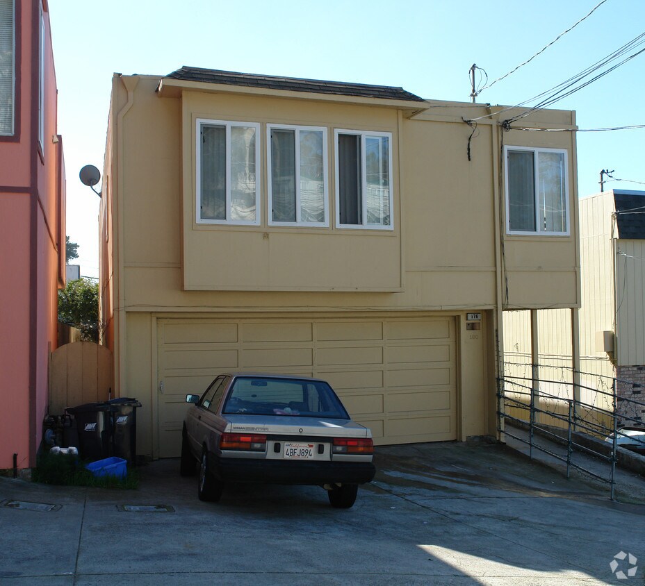 Foto del edificio - 176-180 Tallwood Dr