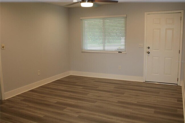 Foto del edificio - 3355 70th Ave N
