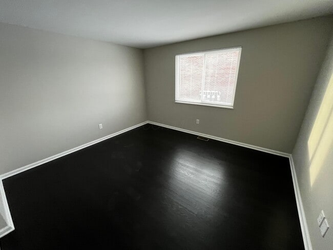 Foto del edificio - 4669 Hilton Ave