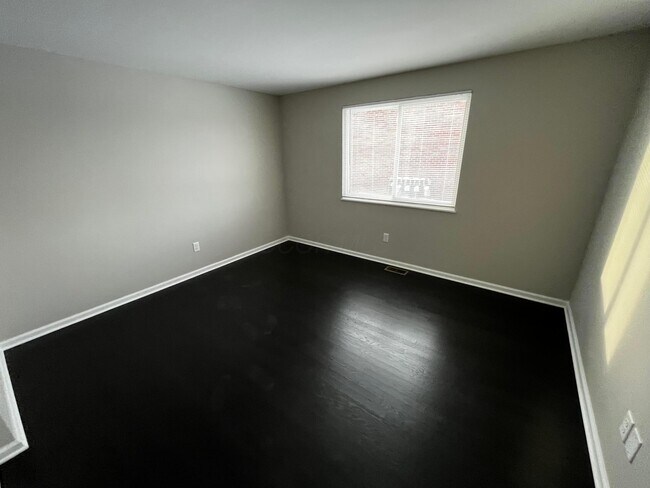 Building Photo - 4669 Hilton Ave