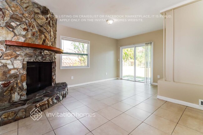 Building Photo - 8541 Jacaranda Ave