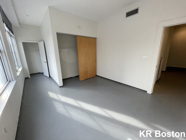 Building Photo - 117 E Berkeley St