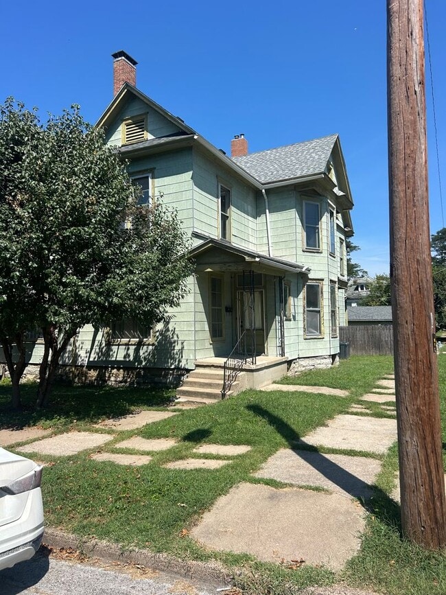 Building Photo - 301 Morgan St