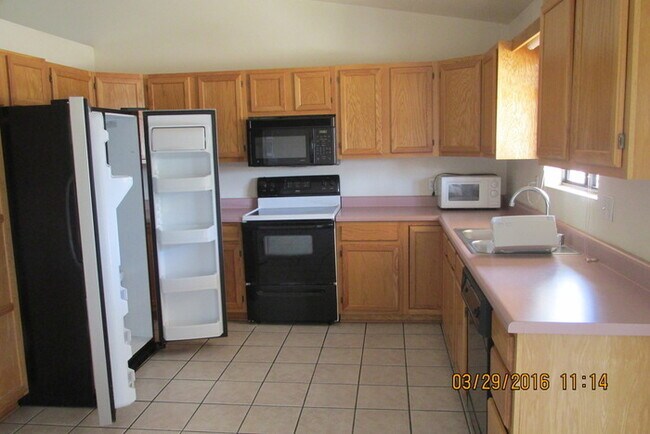 Building Photo - 1412 E Cottonwood Dr