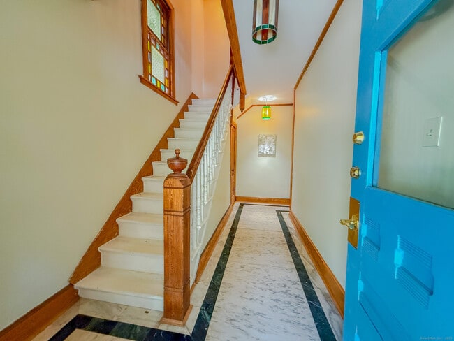 Building Photo - 52 Sherman St