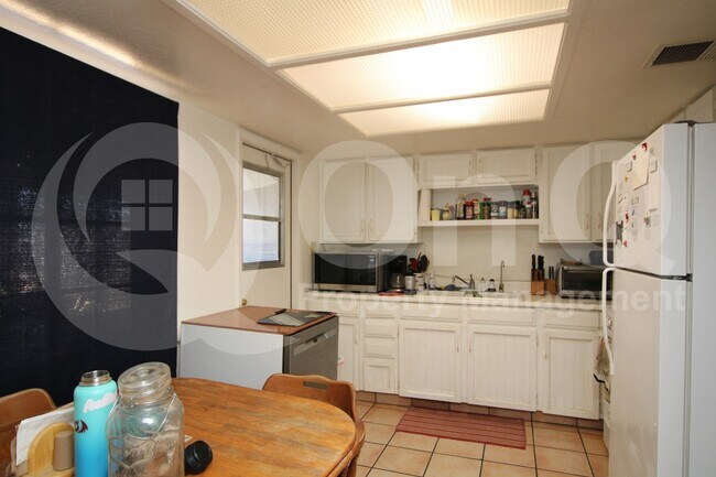 Photo - 2646 E 1st St House