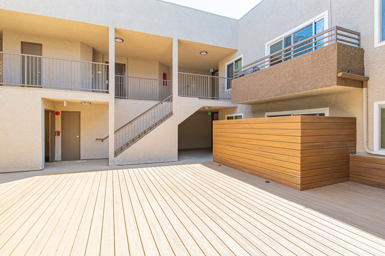 Foto del edificio - Van Nuys Apartments