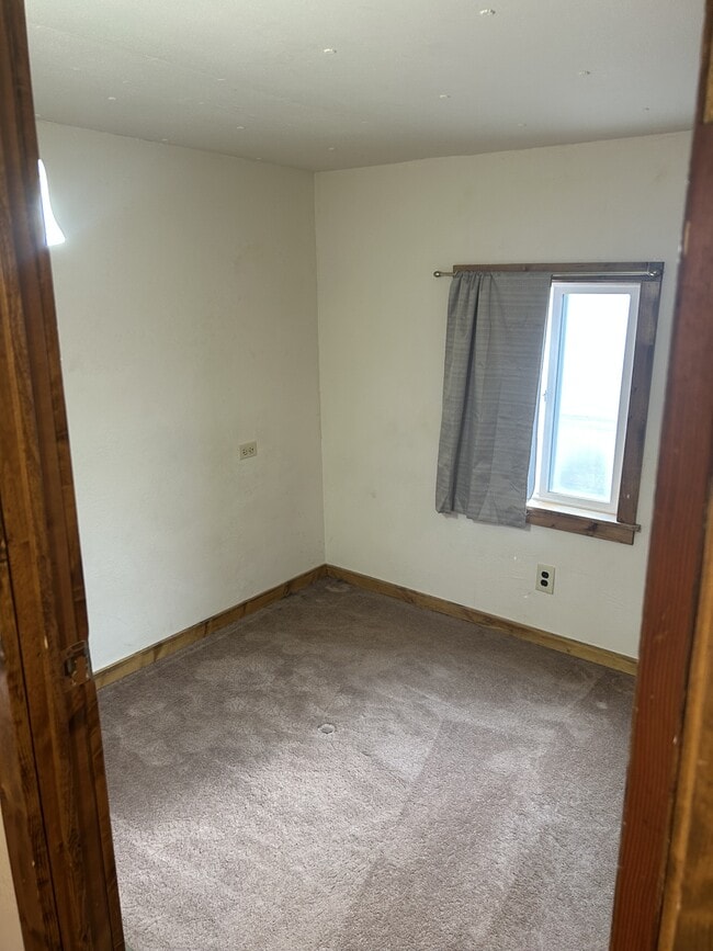 Building Photo - 820 N Montana St