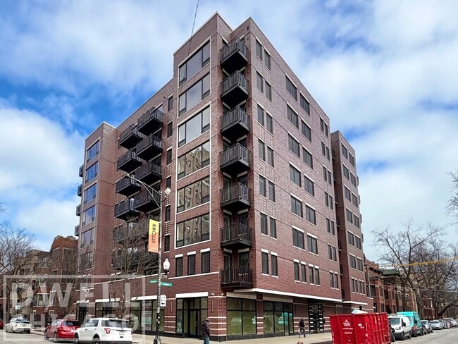 Building Photo - 938 W Carmen Ave