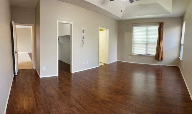 Building Photo - 5733 Pebble Ridge Dr