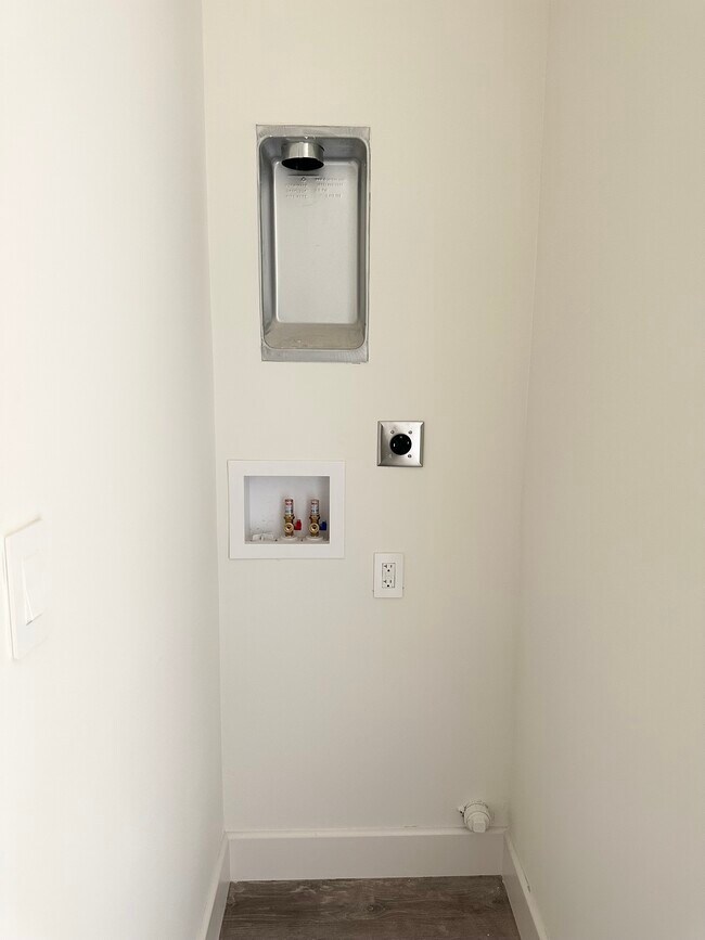 Foto del edificio - 2435 Creekhollow Ln