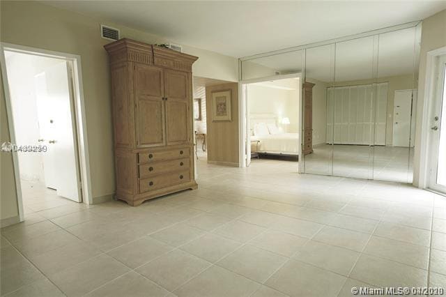 Building Photo - 9940 Collins Ave