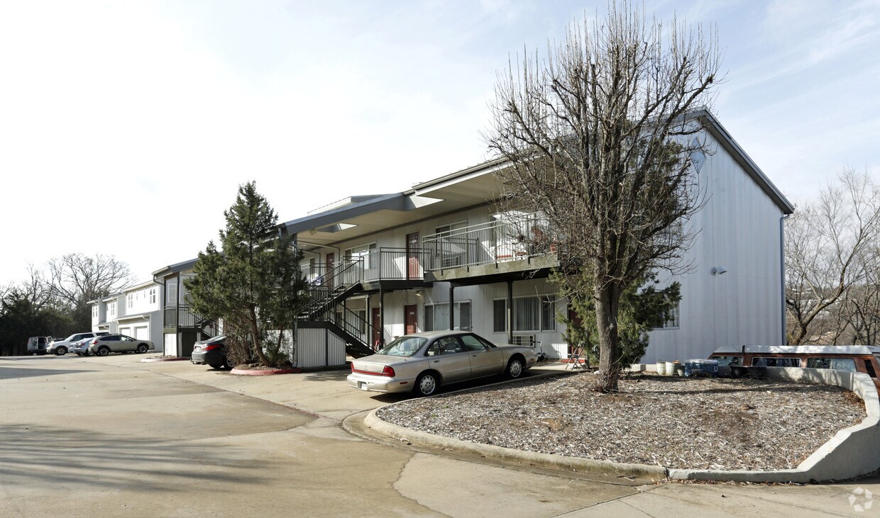 Primary Photo - Mollly Court