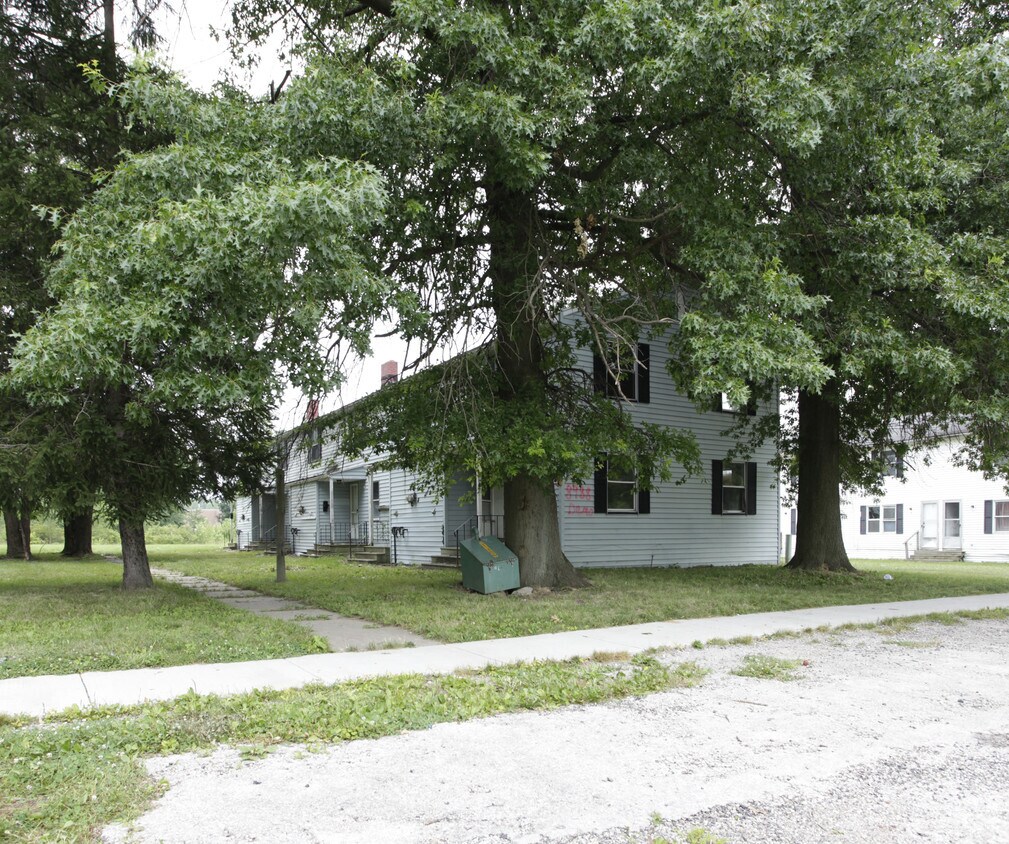 Foto del edificio - 8988 Maple Grove Rd