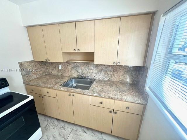 Foto del edificio - 700 NE 85th St