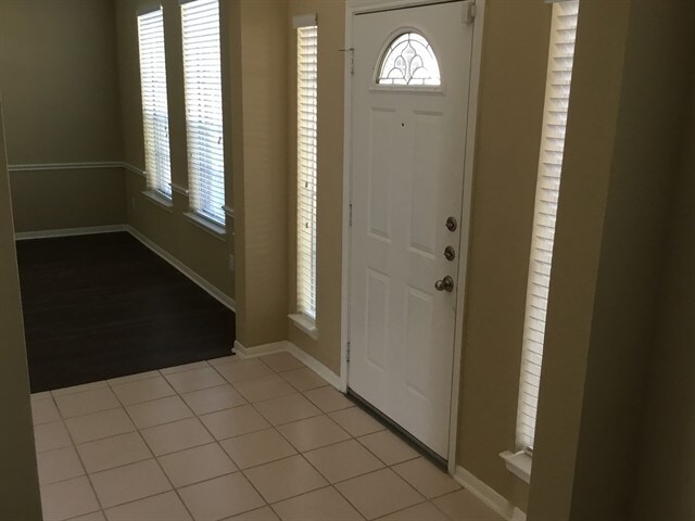 Building Photo - 8719 Rose Garden Drive
