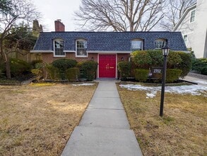 Building Photo - 2702 Navarre Dr