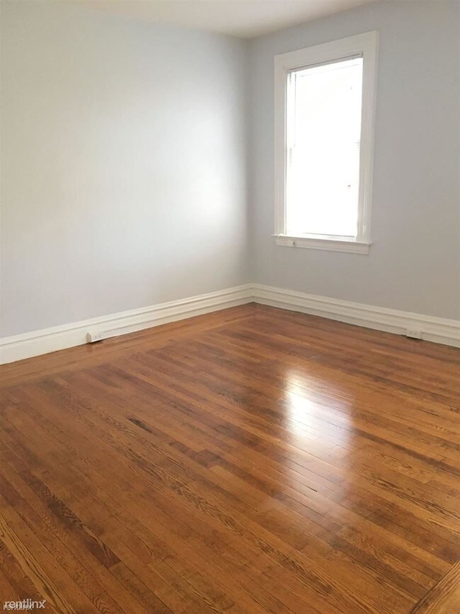 Building Photo - 610 George St