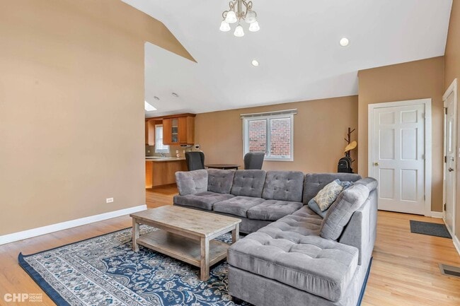 Foto del edificio - 2931 N Rutherford Avenue